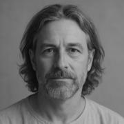 helderziende Elias- Hallo lieve mensen. Al jaren leg ik kaarten als medium – een gave die me de weg wijst en helderheid brengt in mijn eigen leven. Nu voel ik dat het tijd is om deze gave te delen met anderen. Met behulp van de kaarten bied ik inzichten, begeleiding en een luisterend oor aan wie even vastzit, met vragen zit of gewoon op zoek is naar richting. Elke legging is persoonlijk, eerlijk en met de intentie om jou vooruit te helpen – vanuit intuitie, vertrouwen en respect. Voel je welkom, precies zoals je bent. Samen kijken we wat de kaarten jou willen vertellen. Helderzienden staan voor u klaar als u het even niet meer zitten of als u gewoon een luisterend oor zoekt. Onze professionele consulenten en helderzienden zijn op hun eigen bijzondere specialiteiten gescreend en getest. U kan bij ons terecht voor  spiritueel en betrouwbaar advies. 