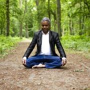 helderziende Richard- Namaste, Als  Sjamaan, Yogi, Healer maar ook Medium-Paragnost maak ik verbinding tussen uw gidsen, energieveld en tenslotte U Zelf. Krachtig en helder komen dan antwoorden door op uw levensvragen, wat die ook mogen zijn; liefde, werk, gezondheid etc . Tijdens uw sessie (investering) komen er energieën vrij en via beelden (helderzien), geluiden ( helderhoren), gevoelens (heldervoelen) krijgt u, naast zicht op waar u staat en wat u kunt verwachten kort als lang termijn, ook een 'Deeksha Boost'. Energieoverdracht dat u losmaakt uit oude ingesleten patronen en ruimte maakt voor her-nieuwe relaties, werkzaamheden, vriendschappen en tenslotte gezondheid. U krijgt de sleutels aangereikt om deuren achter u te sluiten en vervolgens nieuwe deuren te openen Tenslotte, u bepaalt uw levensgeluk, niemand anders! Namaste, Richard Kuntraj Helderzienden staan voor u klaar als u het even niet meer zitten of als u gewoon een luisterend oor zoekt. Onze professionele consulenten en helderzienden zijn op hun eigen bijzondere specialiteiten gescreend en getest. U kan bij ons terecht voor  spiritueel en betrouwbaar advies. 